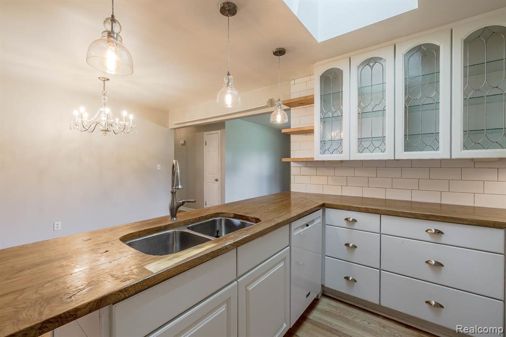 7709 Shelley Drive, Clarkston, MI 48348 — Photo 9