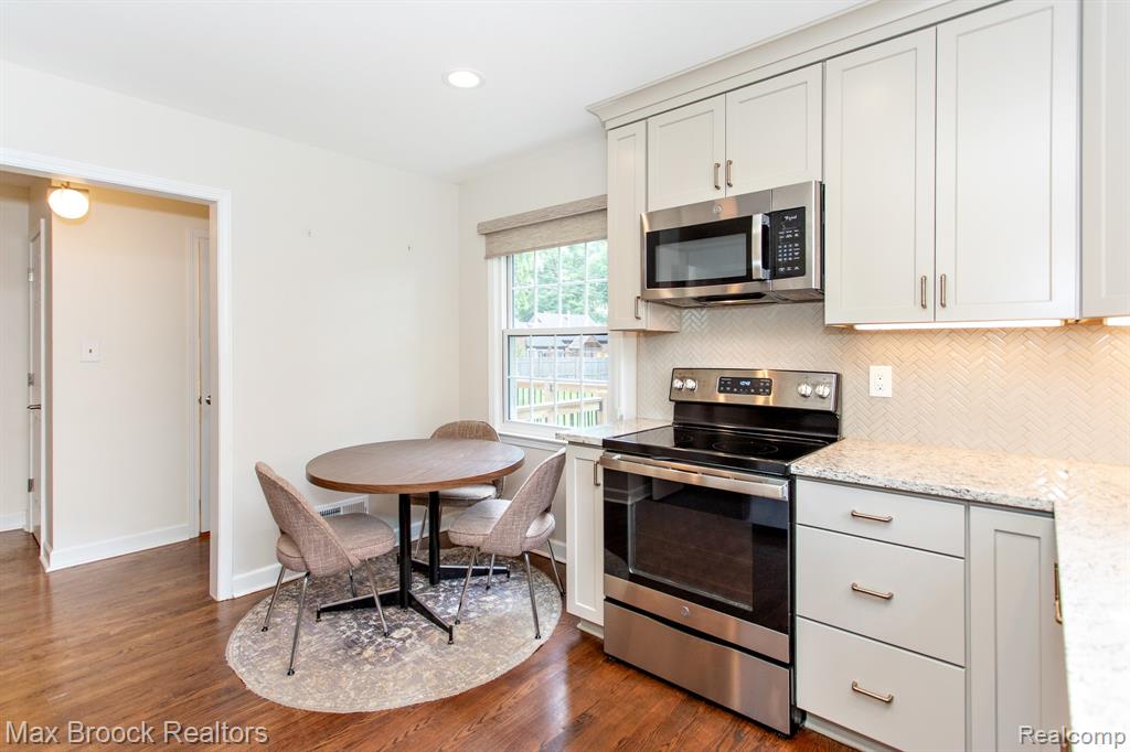 25830 Berkley Avenue, Huntington Woods, MI — Photo 14