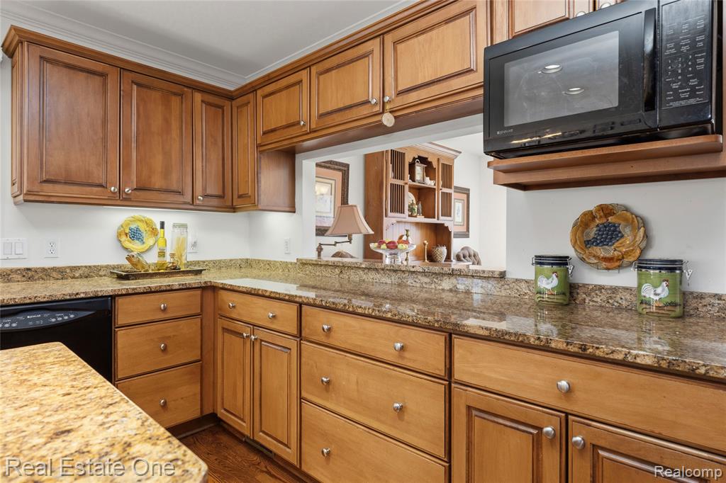 7026 Daventry Woods Drive, West Bloomfield, MI — Photo 16