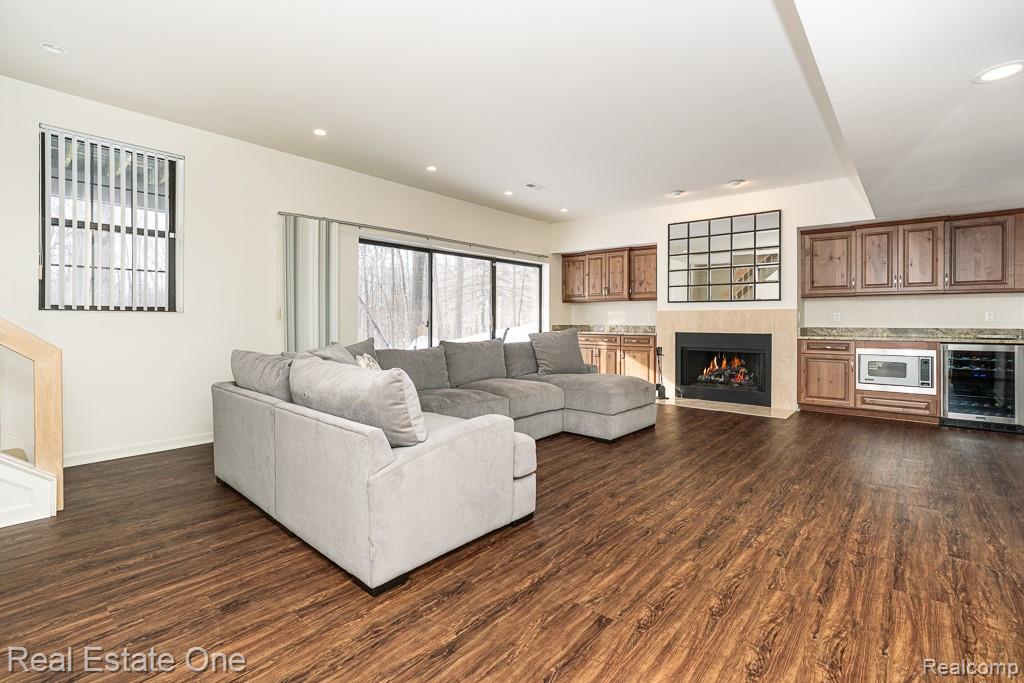 7086 Danbrooke Court, West Bloomfield, MI — Photo 33