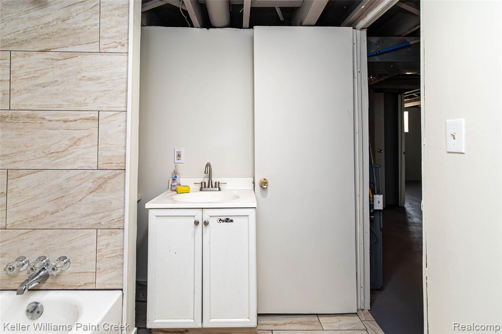 215 Winona Street, Highland Park, MI 48203 — Photo 38