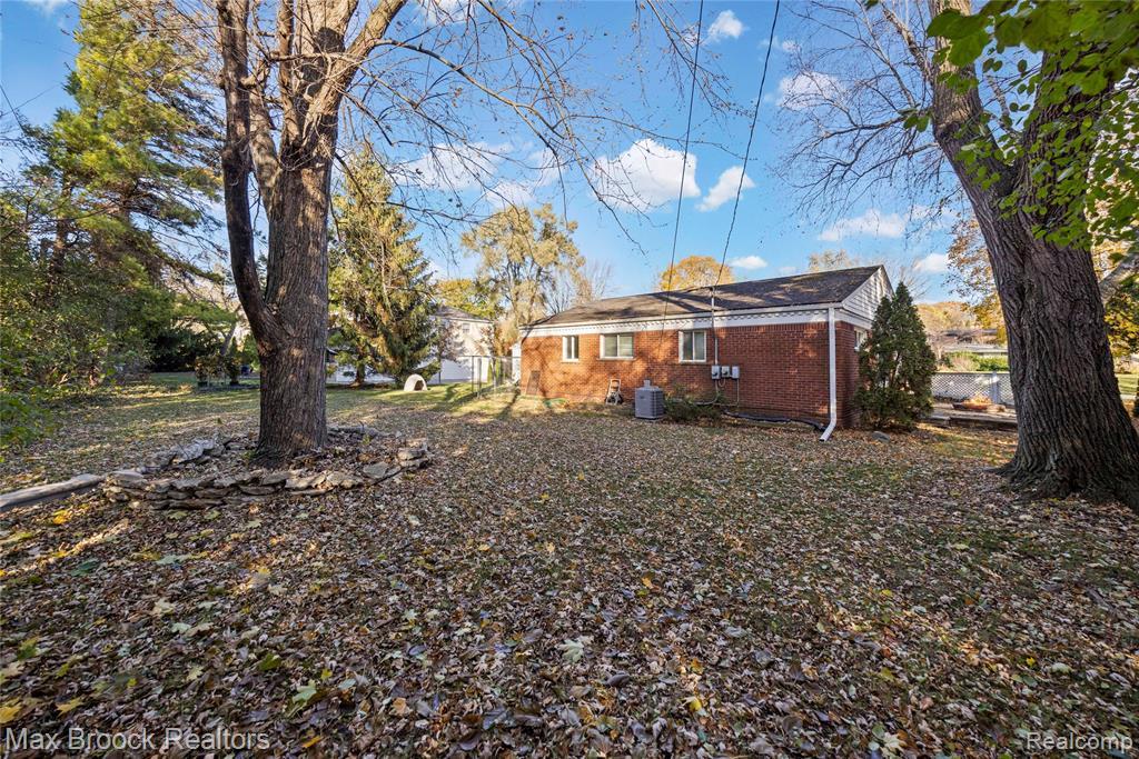 2724 Alveston Drive, Bloomfield, MI 48304 — Photo 43