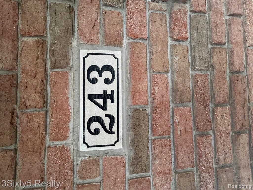243 Emmons Boulevard, Wyandotte, MI 48192 — Photo 2