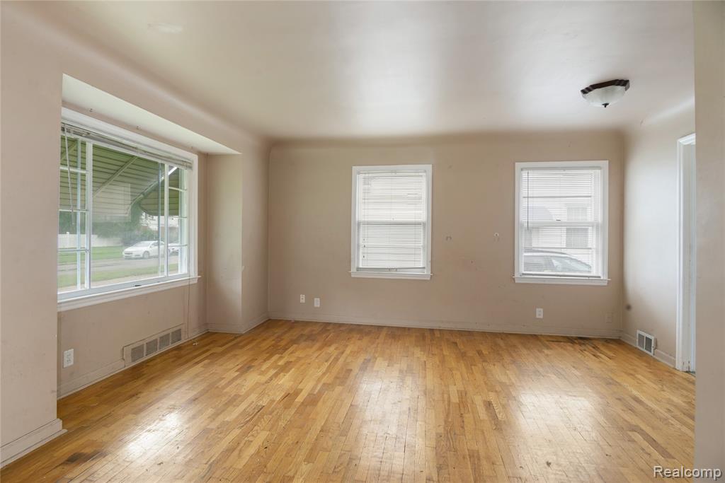 601 Chalmers Street, Flint, MI 48503 — Photo 6