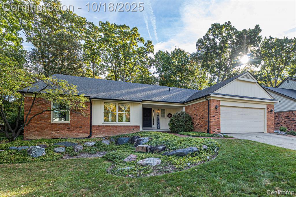 448 Streamview Court, Rochester Hills, MI 48309 — Photo 38