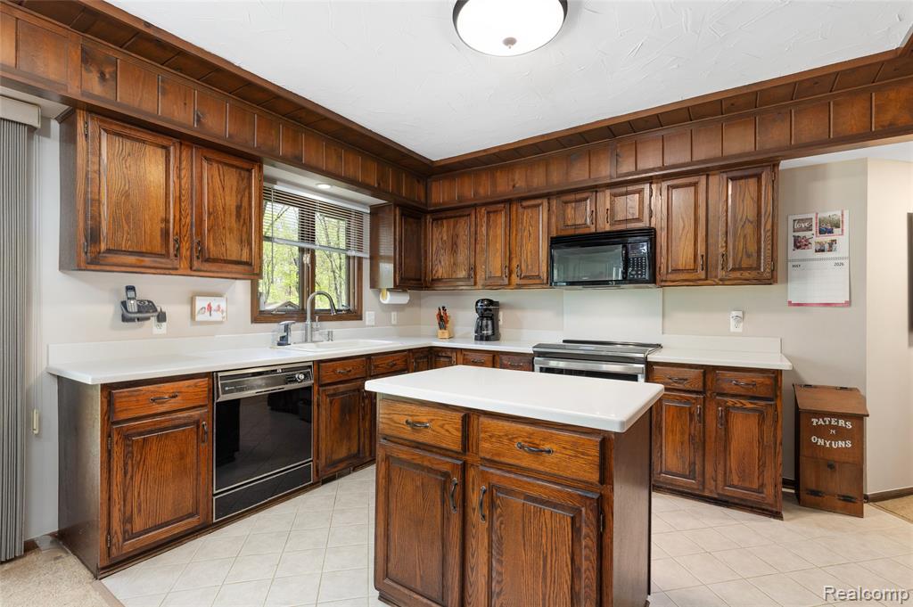 9730 Gibbs Road, Clarkston, MI 48348 — Photo 6