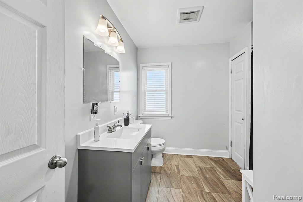 8215 Clinton River Road, Sterling Heights, MI 48314 — Photo 22