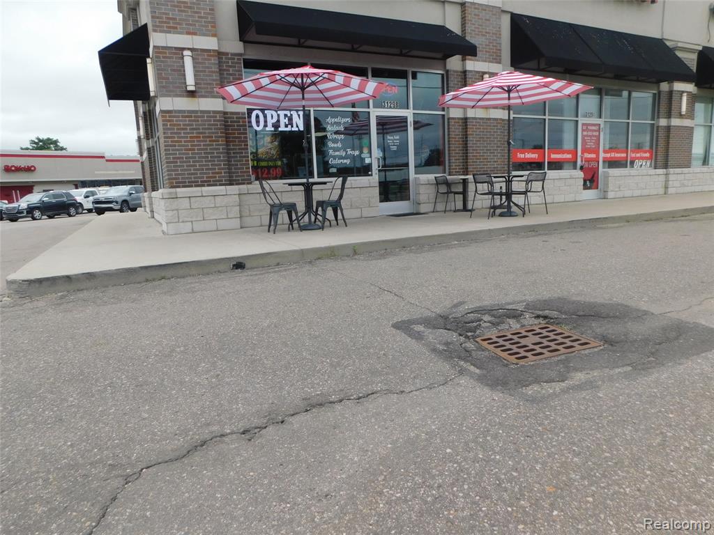 31298 Groesbeck Hwy, Fraser, MI 48026