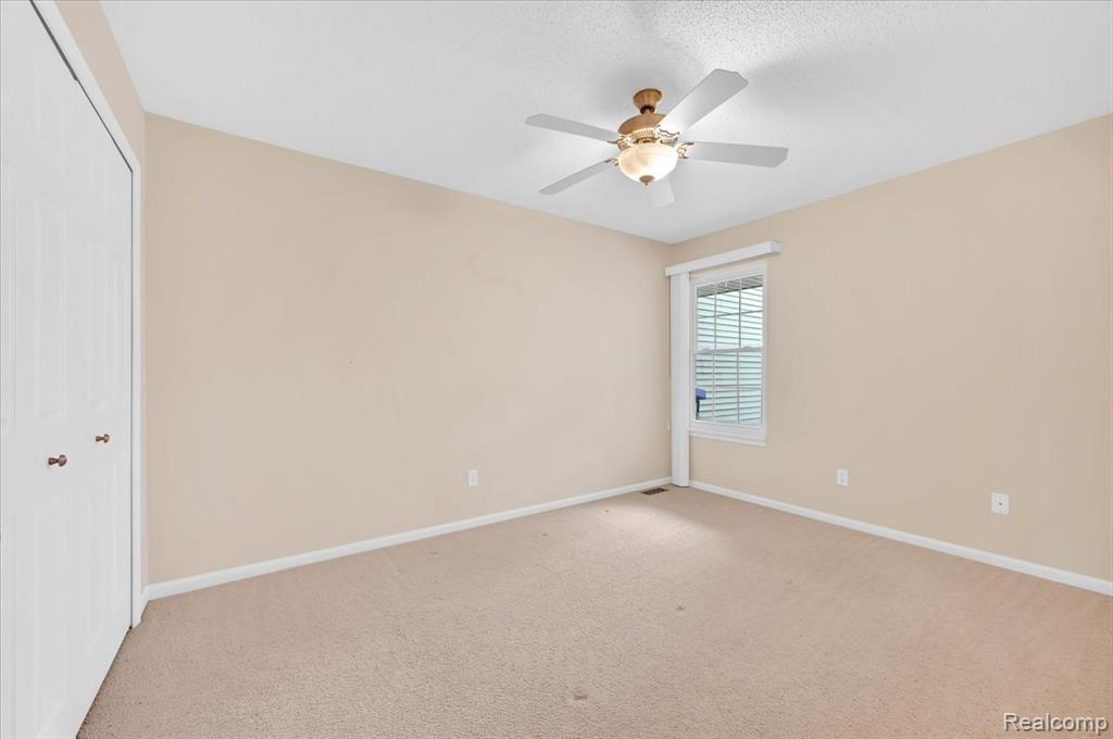 4911 Oak Hill Drive, Waterford, MI 48329 — Photo 12