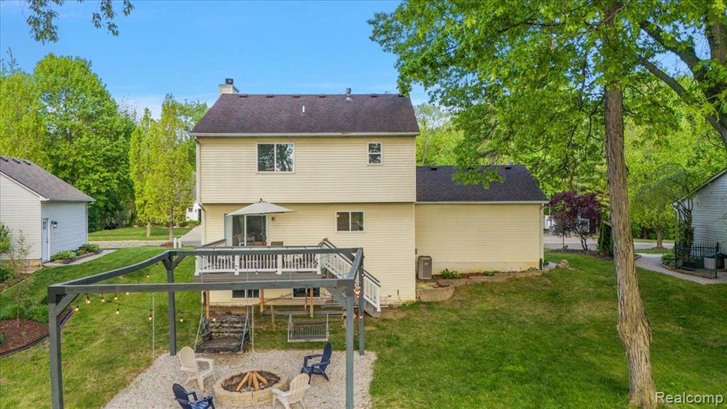 457 Cove View Drive, Waterford, MI 48327 — Photo 32