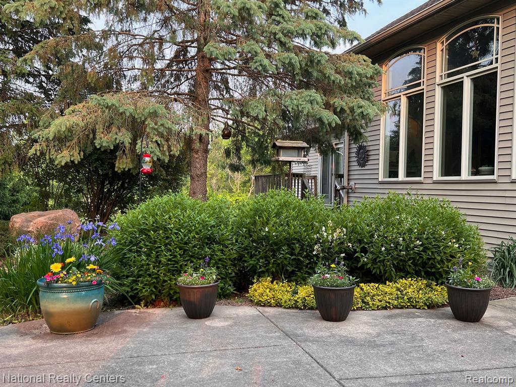 7125 MANOR Lane, Fowlerville, MI 48836 — Photo 5