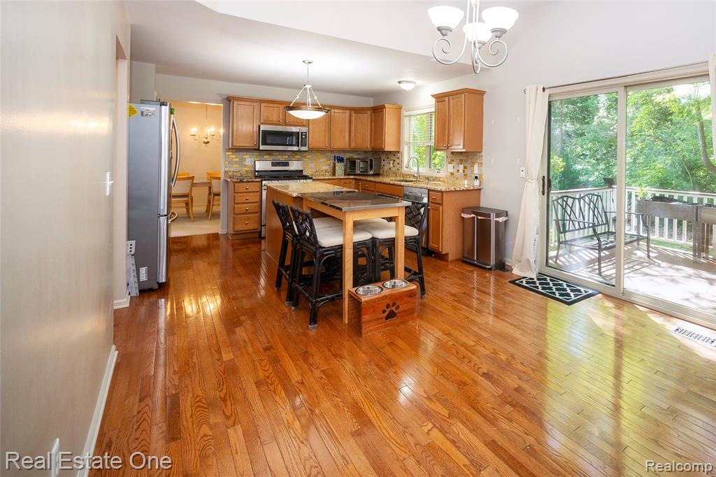 3481 Castlewood Court, Wixom, MI — Photo 32