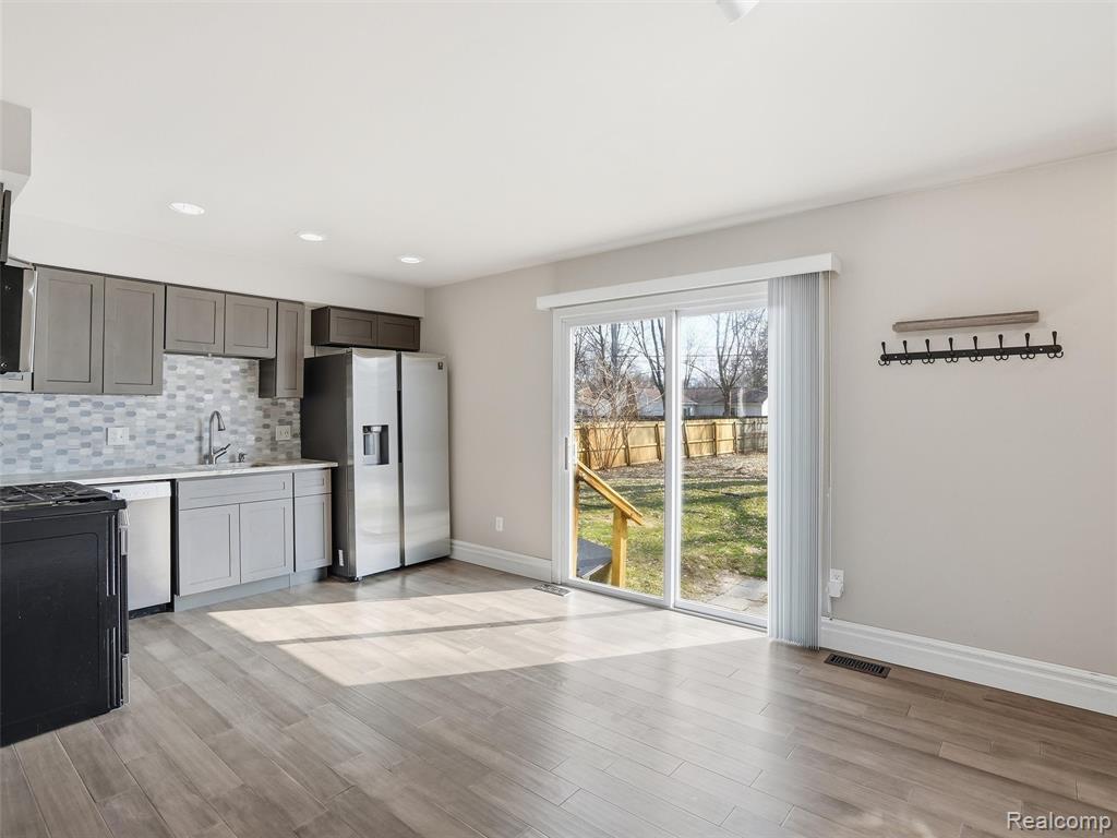 8568 Janis Street, Shelby Twp, MI 48317 — Photo 12