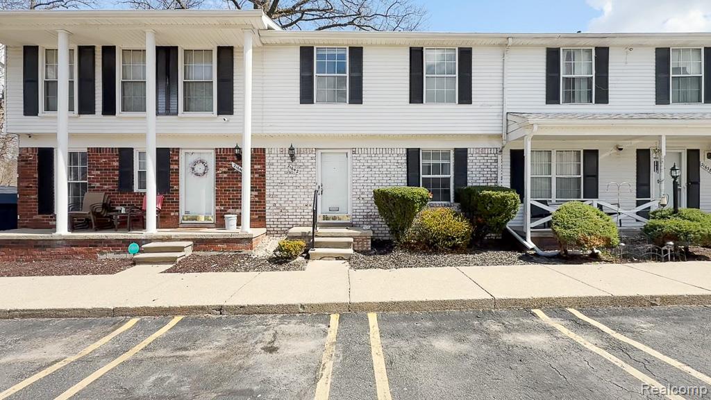 21642 Hidden Rivers Drive N, Southfield, MI 48075