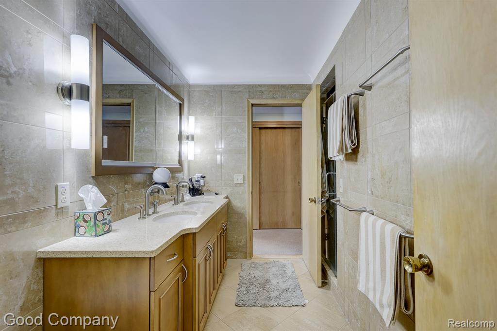 1557 Lochmoor Boulevard, Grosse Pointe Woods, MI 48236 — Photo 45