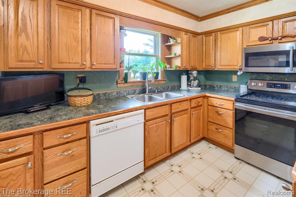 8439 Burpee Road, Grand Blanc, MI 48439 — Photo 10