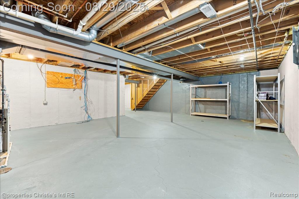 19236 W 11 Mile Road, Lathrup Village, MI 48076 — Photo 32