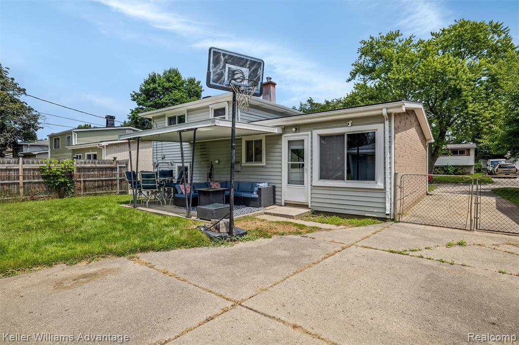 9428 Oak Street, Taylor, MI 48180 — Photo 24