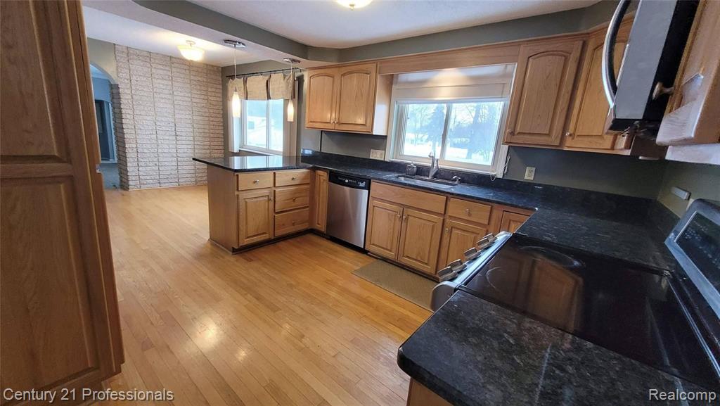 575 Troyvally Street, Troy, MI 48098 — Photo 9
