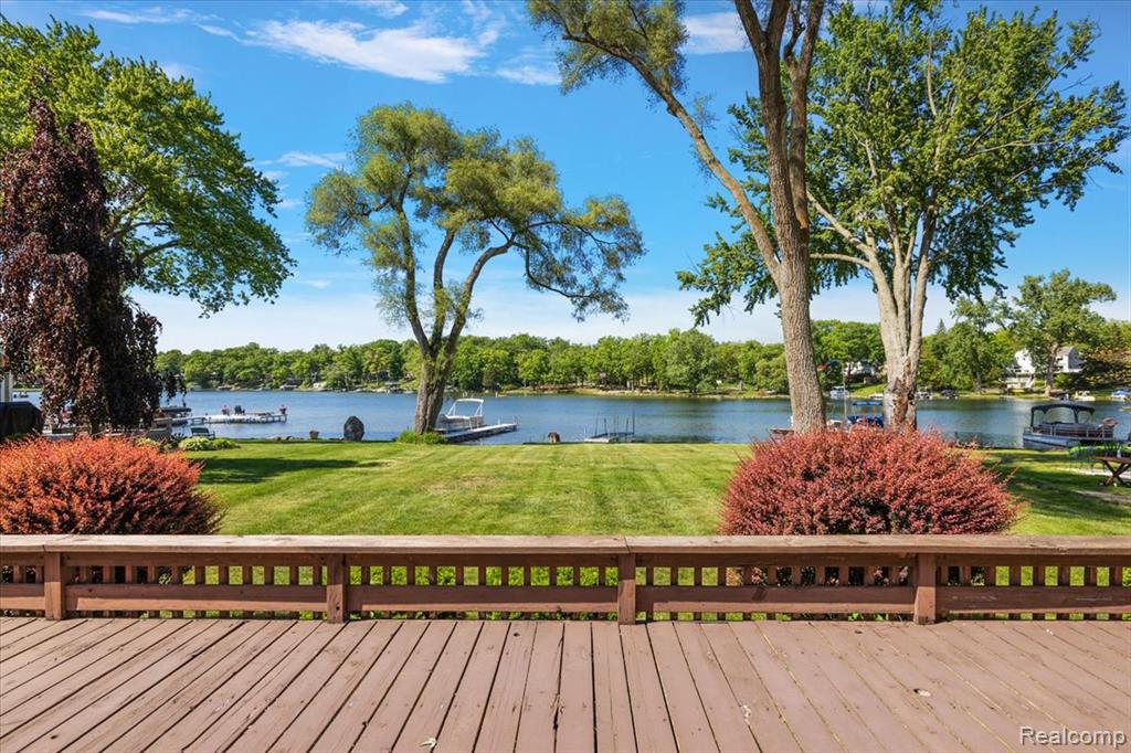 6930 Colony Drive, West Bloomfield, MI 48323 — Photo 8