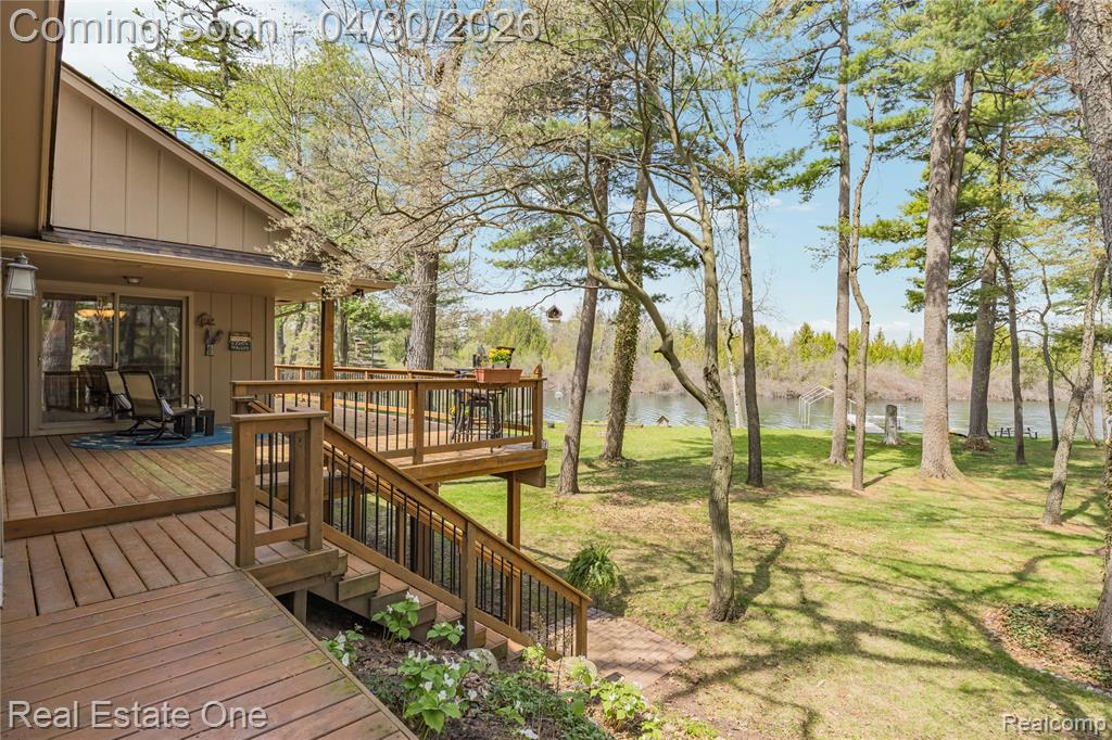 2748 Armstrong Drive, Lake Orion, MI — Photo 12
