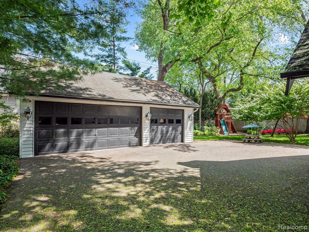 822 SUFFIELD Avenue, Birmingham, MI 48009 — Photo 32
