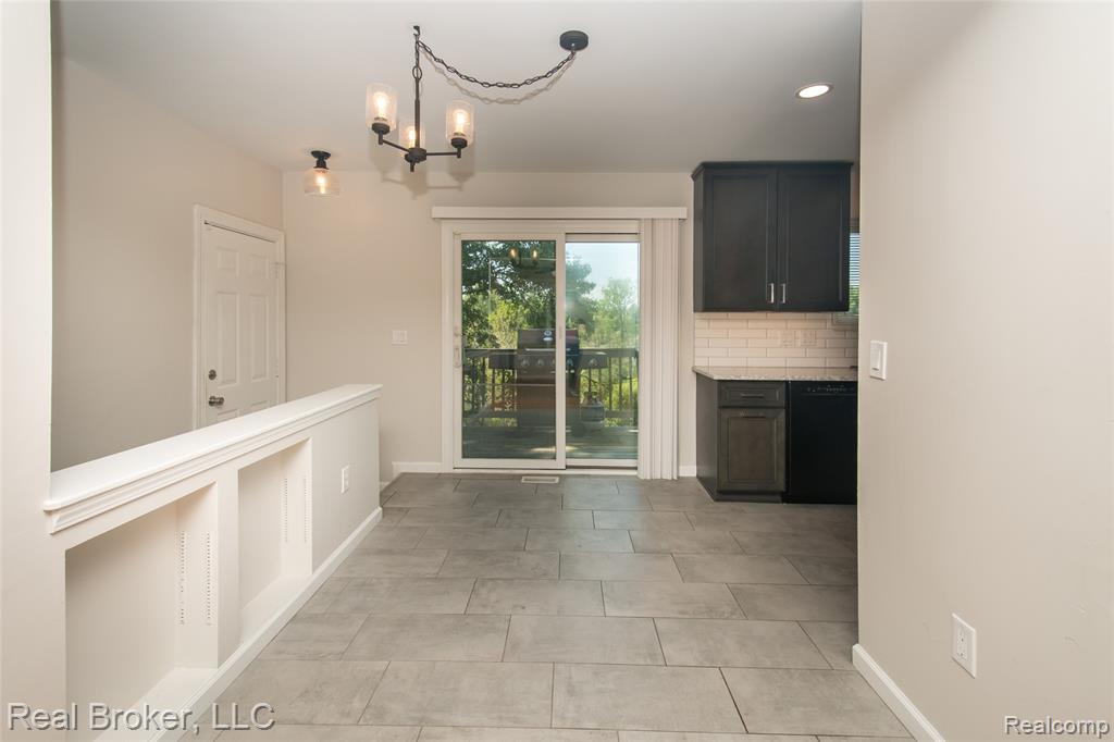 5103 Ridgetop Drive, Waterford, MI 48327 — Photo 6