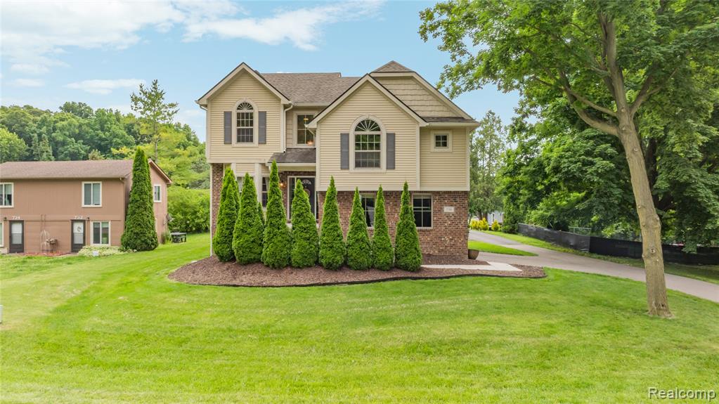 730 Leon Road, Walled Lake, MI 48390 — Photo 57