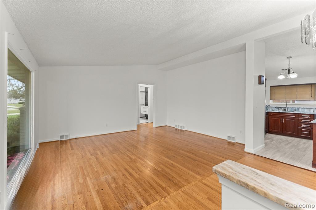 7423 Amboy Street, Dearborn Heights, MI 48127 — Photo 8