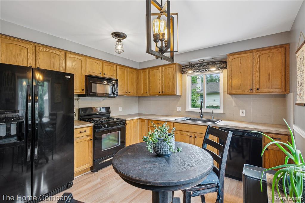 764 Dunreath Street, Wolverine Lake, MI 48390 — Photo 9