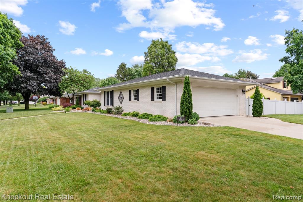 911 Eastgate Drive, Frankenmuth, MI 48734 — Photo 8