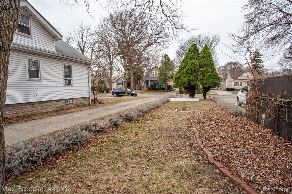918 ALBERTA Street, Ferndale, MI 48220 — Photo 40