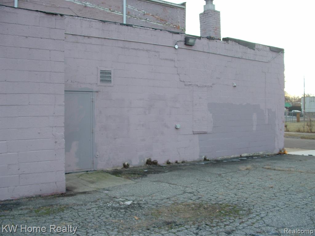 20650 Fenkell Avenue, Detroit, MI 48223 — Photo 24