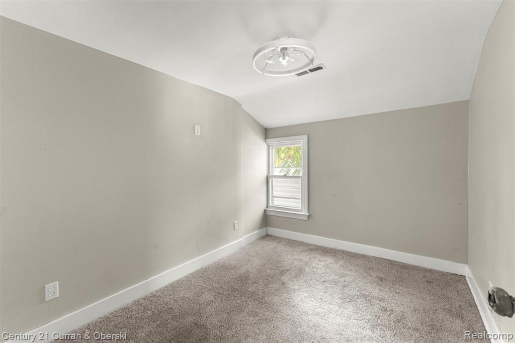 8086 Chalmers Avenue, Warren, MI 48089 — Photo 9