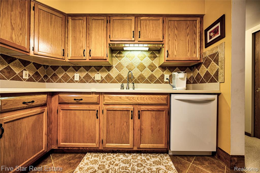 61051 Greenwood Drive, South Lyon, MI 48178 — Photo 22