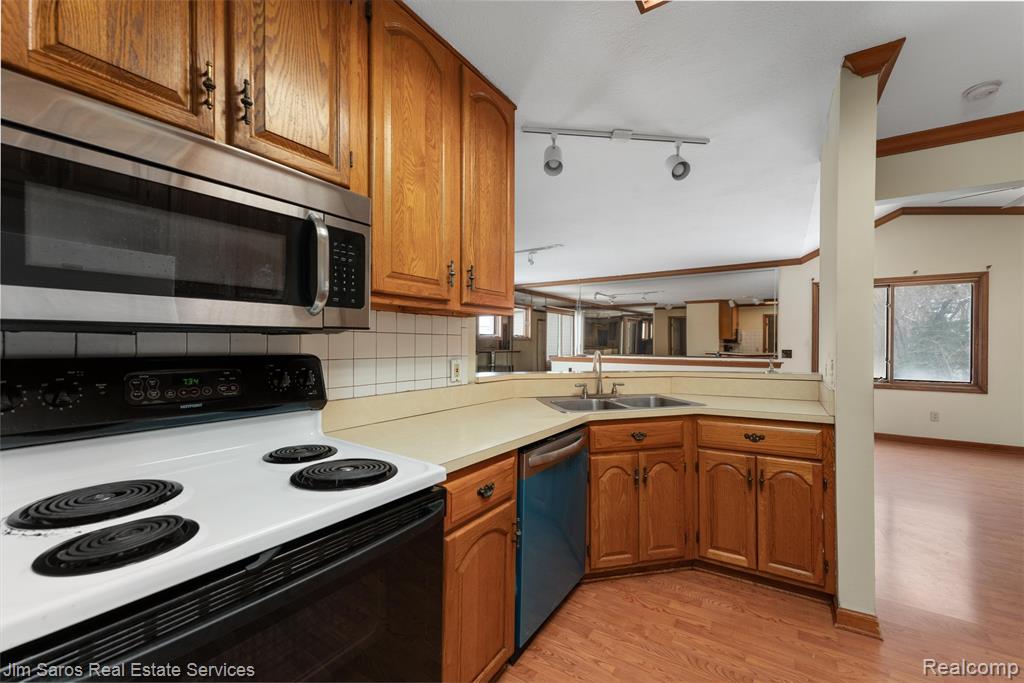 64 Rosebud Lane, Mount Clemens, MI 48043 — Photo 10