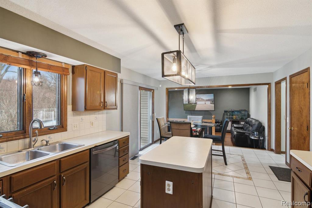 925 DONNALEE Drive, Monroe, MI 48162 — Photo 20