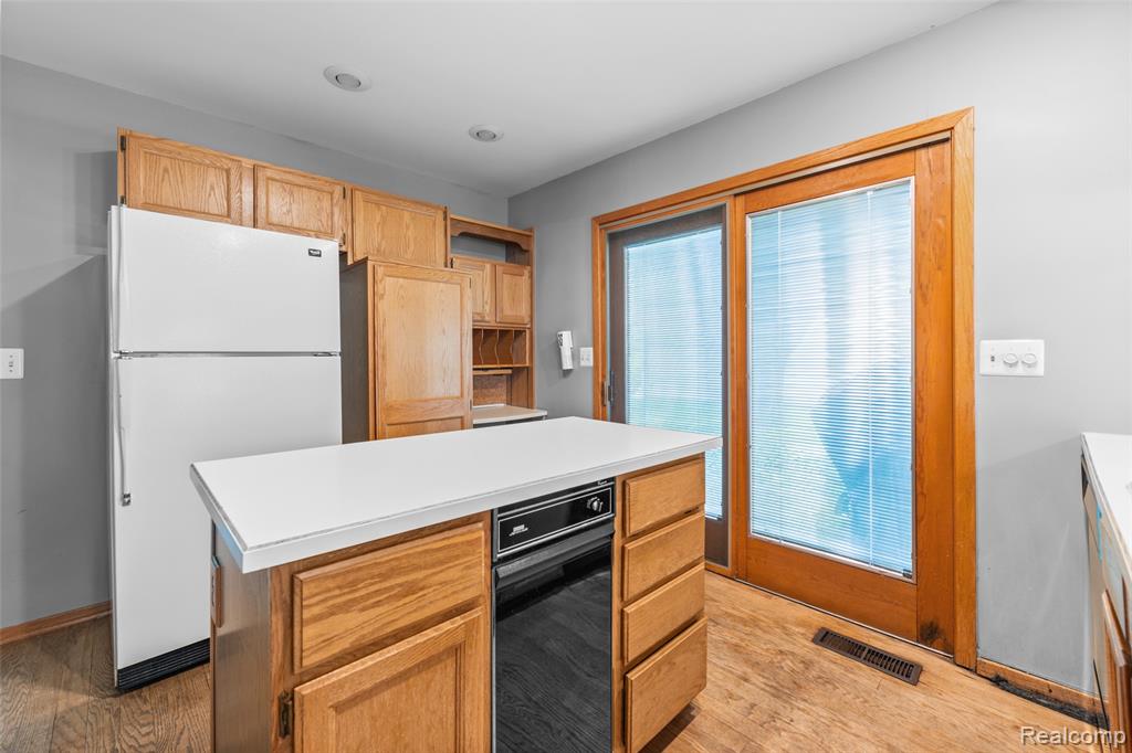 5138 Bayside Drive, Troy, MI 48098 — Photo 11