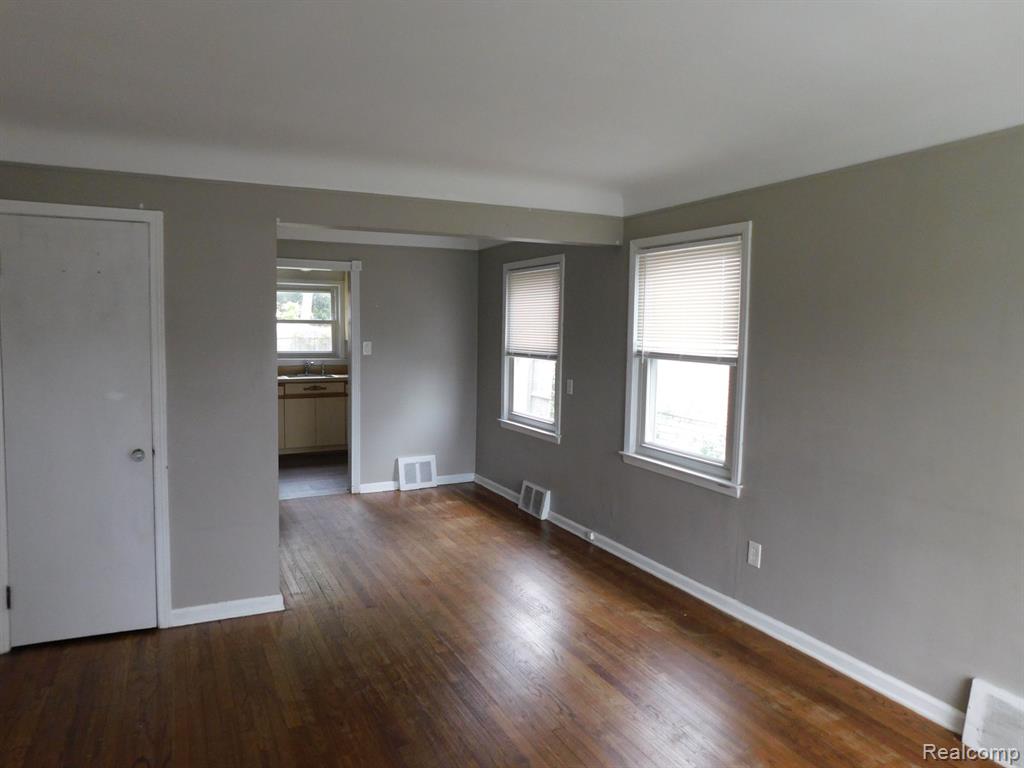 813 E MUIR Avenue, Hazel Park, MI 48030 — Photo 2