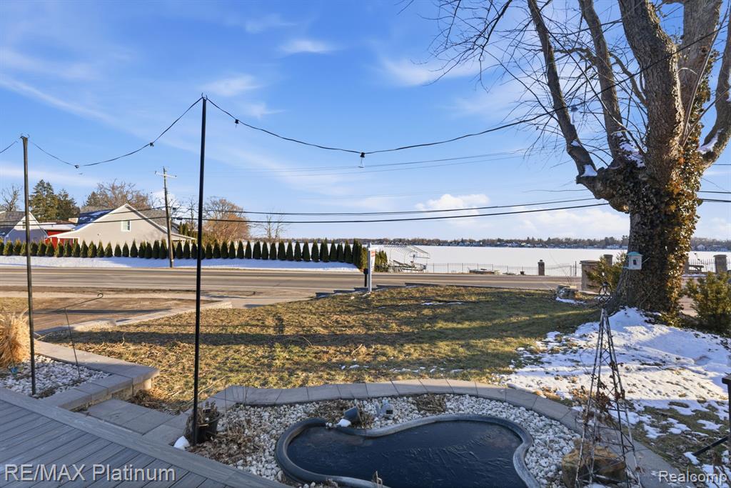 4960 Cooley Lake Road, Waterford, MI 48327 — Photo 24