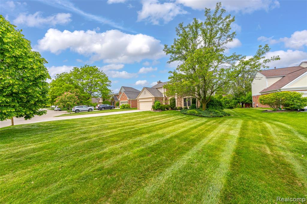 45300 White Pines Drive, Novi, MI — Photo 3