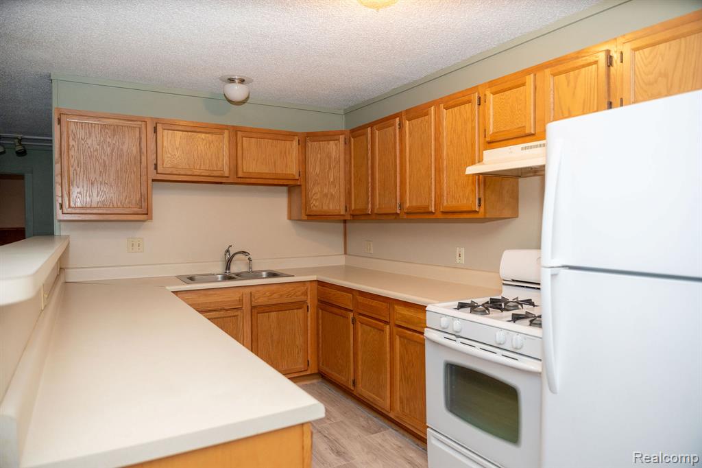 9887 W HIGGINS LAKE Drive, Roscommon, MI 48653 — Photo 51