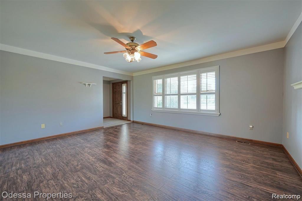 16185 24 MILE Road, Macomb, MI 48042 — Photo 7