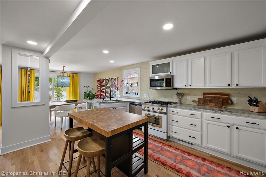 600 Wolverine Drive, Walled Lake, MI 48390 — Photo 14