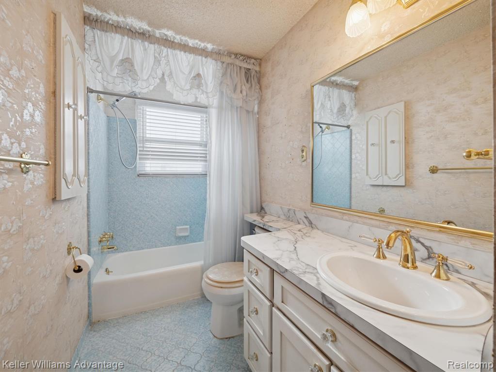 6450 Fenton Street, Dearborn Heights, MI 48127 — Photo 19