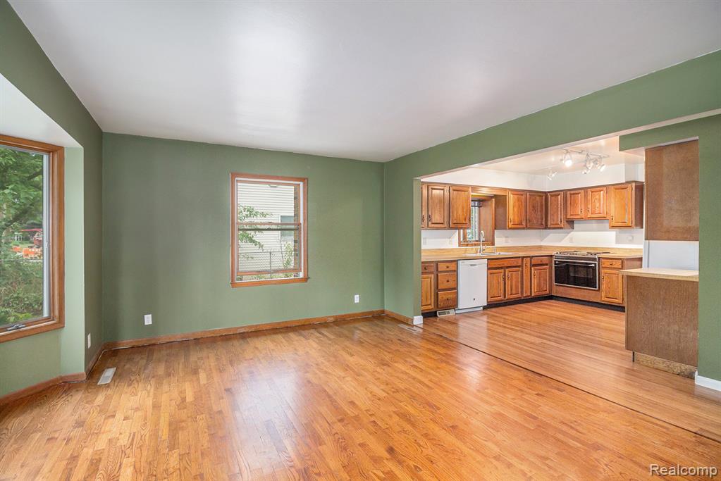 4172 Dallas Avenue, Holt, MI 48842 — Photo 4