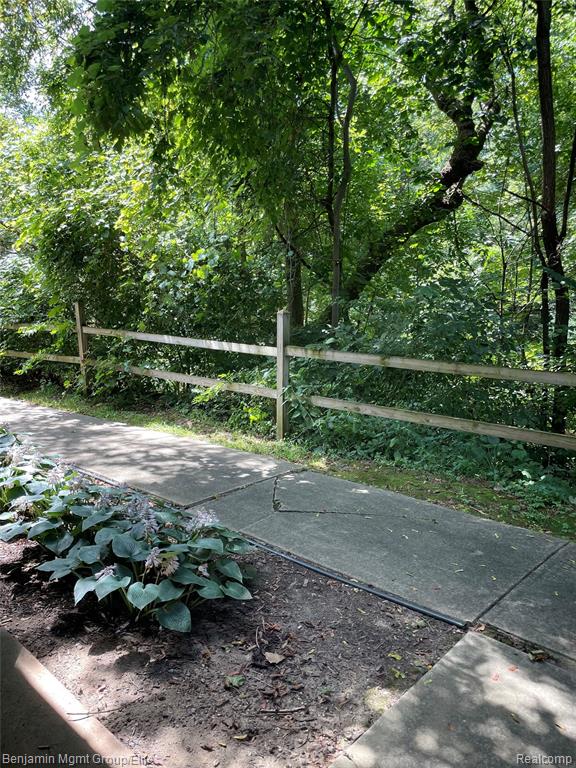 31831 Grand River Avenue, 24, Farmington, MI 48336 — Photo 12