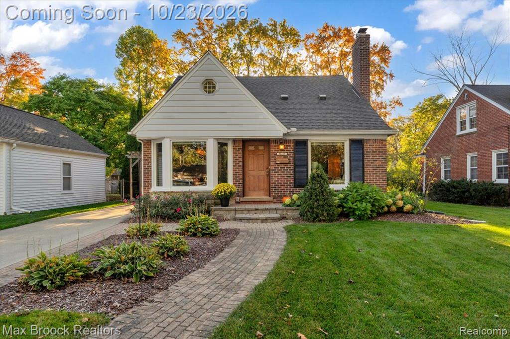 32210 Arlington Drive, Beverly Hills, MI 48025