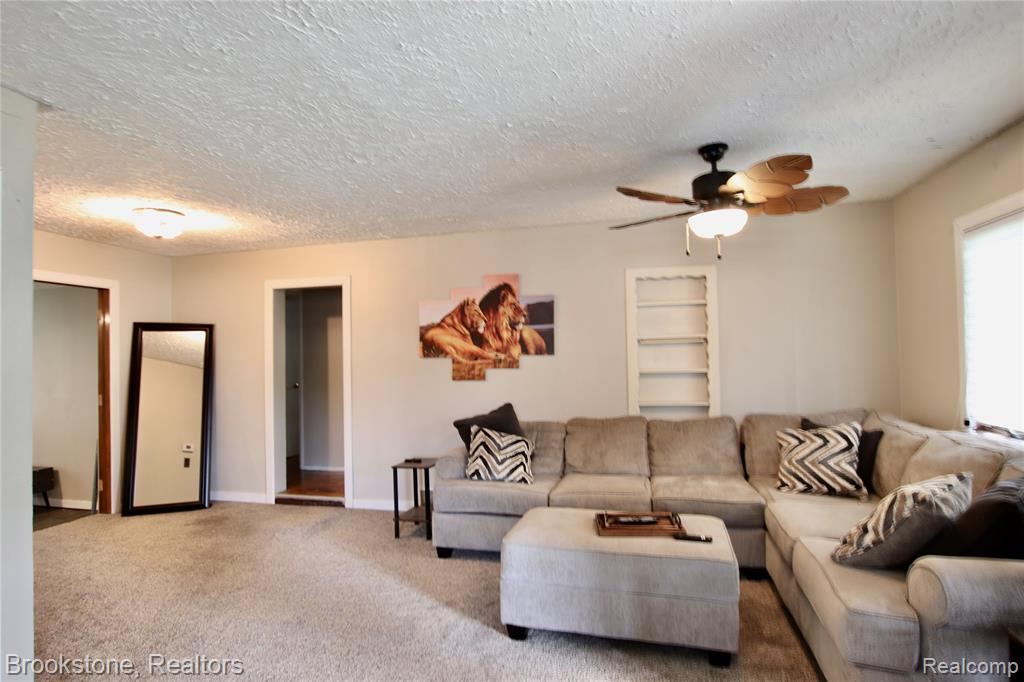 4303 Columbine Avenue, Burton, MI 48529 — Photo 5