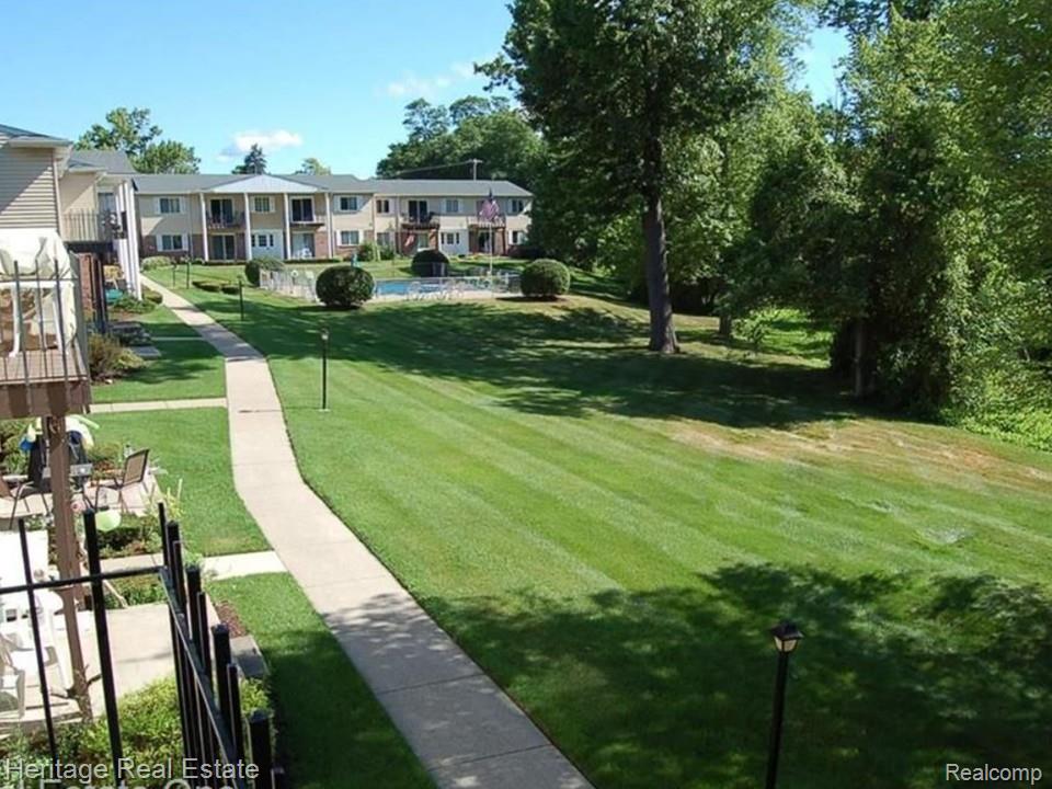 5299 Highland Road, 202, Waterford, MI 48327 — front exterior